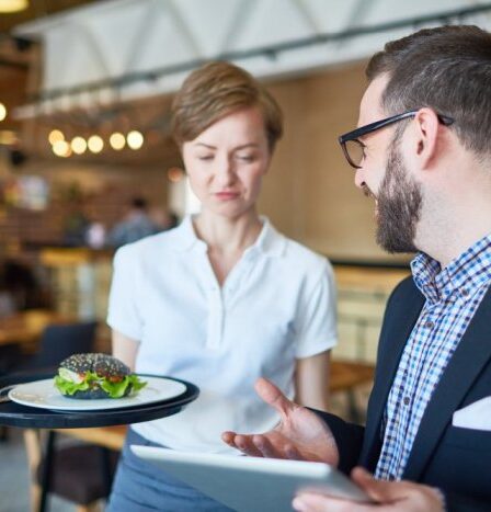 Jak dopasować liczbę porcji cateringu do wielkości wydarzenia